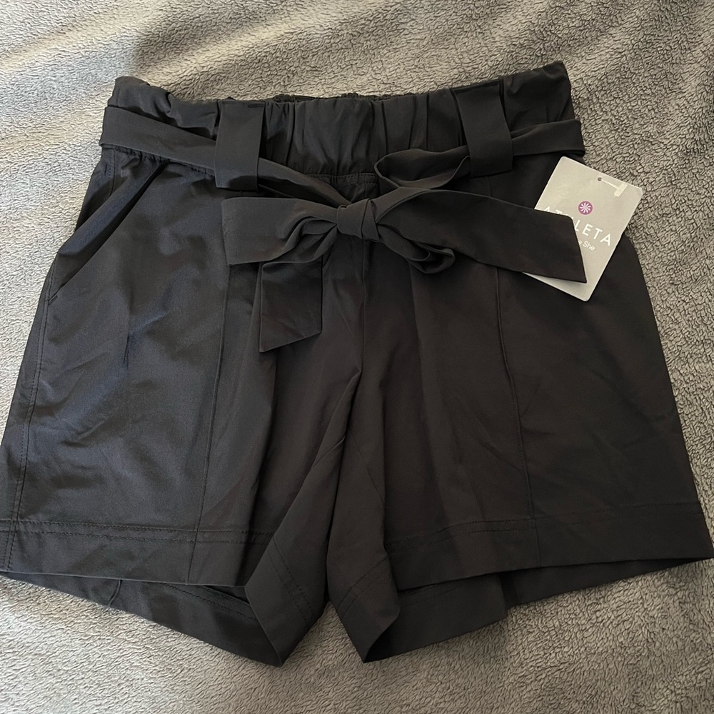Athleta size 2 destination short